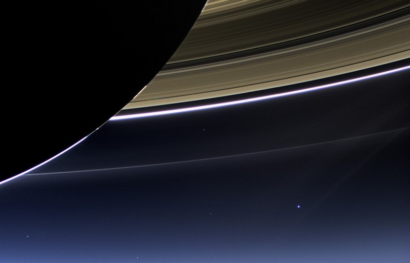 La Terre vue de Saturne par la sonde Cassini-Huygens