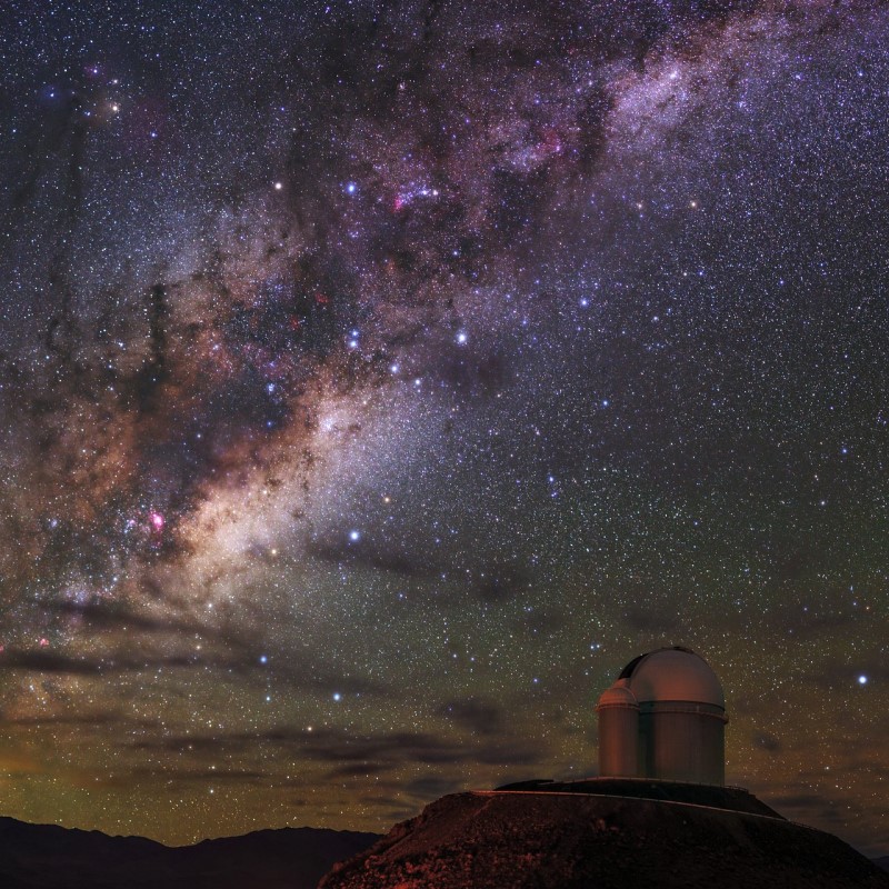 Un ciel rempli d'étoiles et une vue de la Voie Lactée